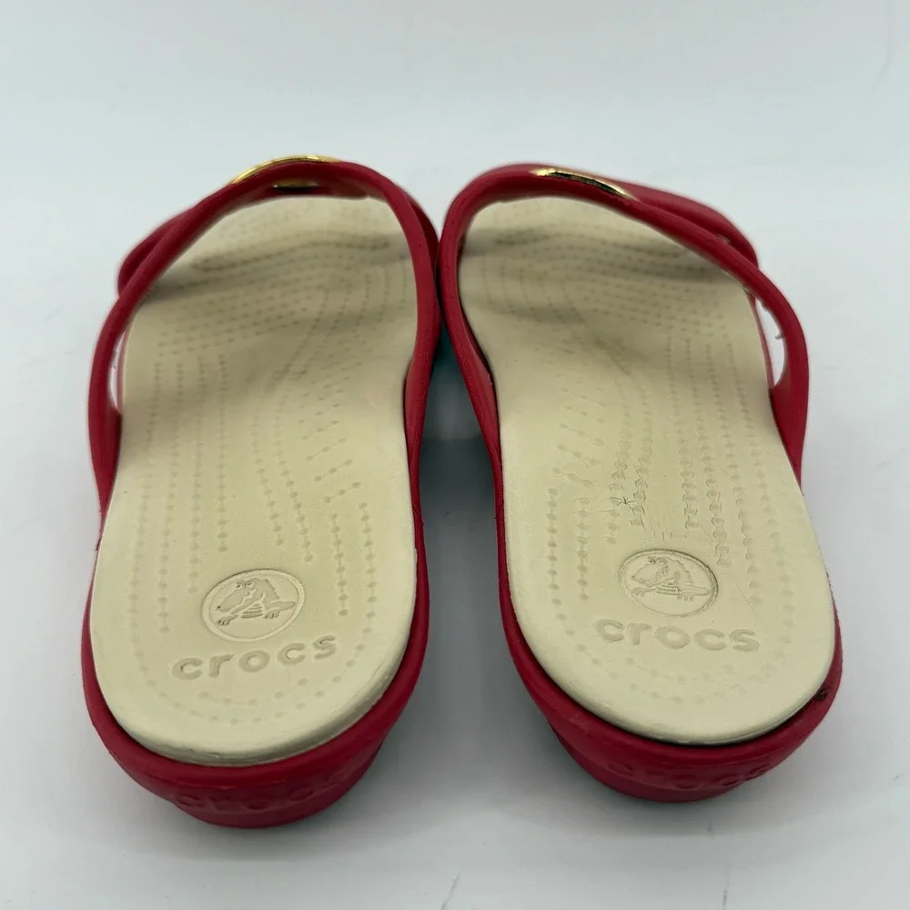 Crocs Sanrah Beveled Circle Slide Sandal Red Gold Women 8 Flip Flop Casual Comfy